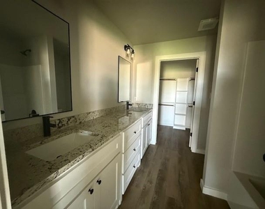 966 Minda Street - Photo Thumbnail 13