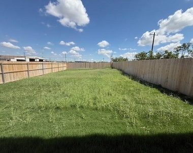 966 Minda Street - Photo Thumbnail 15