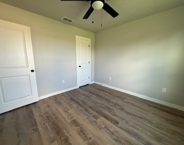 966 Minda Street - Photo Thumbnail 9