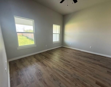 966 Minda Street - Photo Thumbnail 11