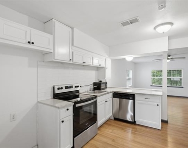 620 E Sears Street - Photo Thumbnail 4