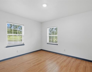620 E Sears Street - Photo Thumbnail 8