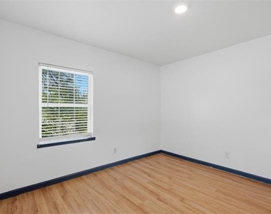 620 E Sears Street - Photo Thumbnail 11