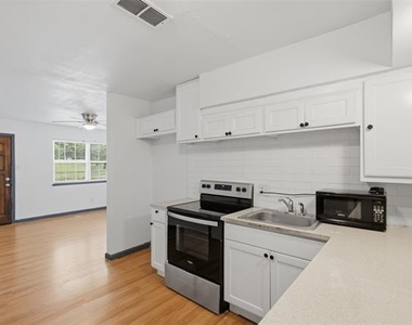 620 E Sears Street - Photo Thumbnail 5
