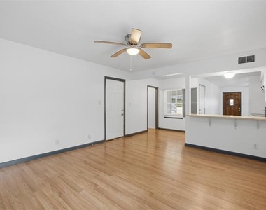 620 E Sears Street - Photo Thumbnail 3