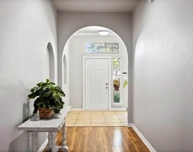 8336 Trinity Vista Trail - Photo Thumbnail 3