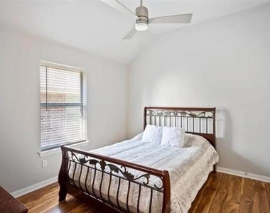 8336 Trinity Vista Trail - Photo Thumbnail 6