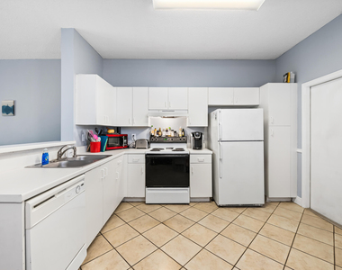 2185 Salerno Circle - Photo Thumbnail 10