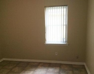 1201 Travis Street - Photo Thumbnail 7