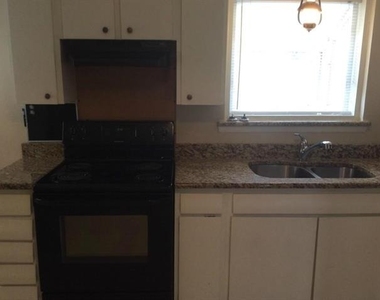 1201 Travis Street - Photo Thumbnail 2