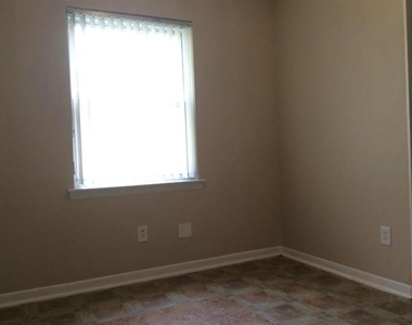 1201 Travis Street - Photo Thumbnail 8