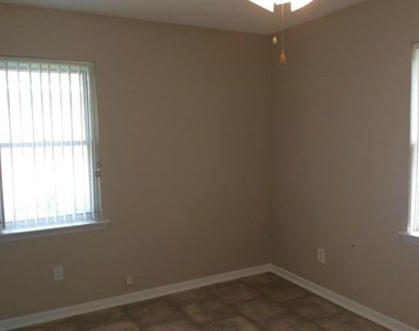 1201 Travis Street - Photo Thumbnail 9