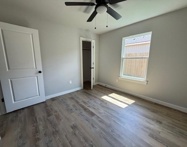 954 Minda Street - Photo Thumbnail 9