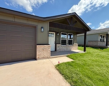 954 Minda Street - Photo Thumbnail 1