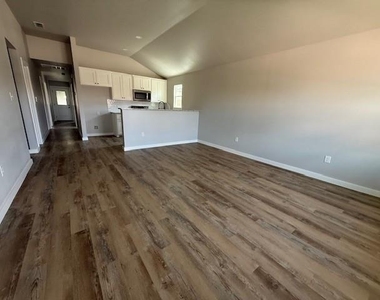 954 Minda Street - Photo Thumbnail 3