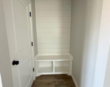 954 Minda Street - Photo Thumbnail 5