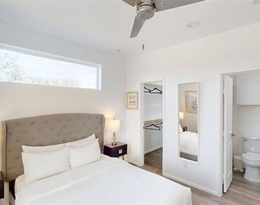 3235 Dallas Street - Photo Thumbnail 10