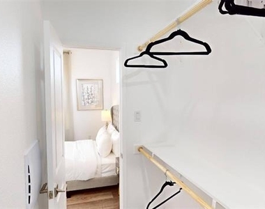 3235 Dallas Street - Photo Thumbnail 11