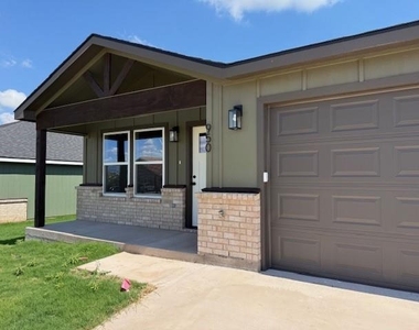950 Minda Street - Photo Thumbnail 1