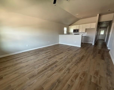 950 Minda Street - Photo Thumbnail 3