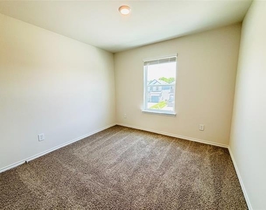 120 Redwood Road - Photo Thumbnail 18