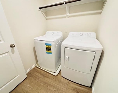 120 Redwood Road - Photo Thumbnail 8