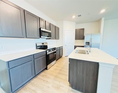 120 Redwood Road - Photo Thumbnail 3