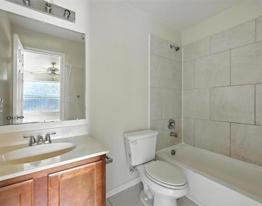 721 E College Street - Photo Thumbnail 14