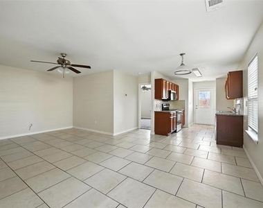 721 E College Street - Photo Thumbnail 1