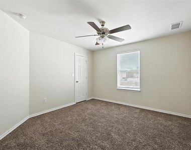 721 E College Street - Photo Thumbnail 12