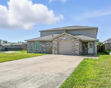 721 E College Street - Photo Thumbnail 18