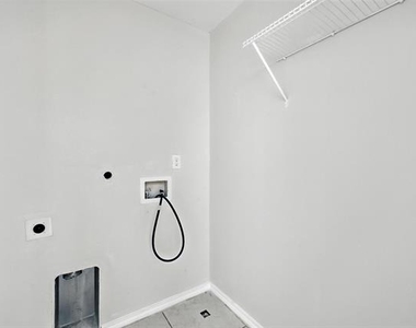 721 E College Street - Photo Thumbnail 16