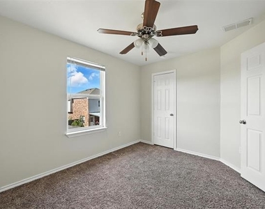721 E College Street - Photo Thumbnail 10