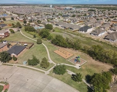 2801 Mockingbird Street - Photo Thumbnail 24