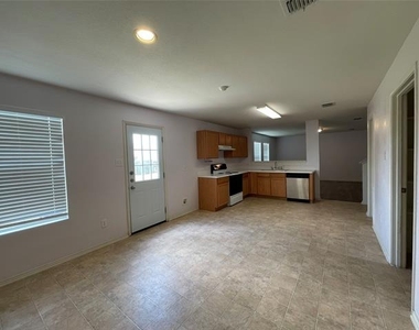 2801 Mockingbird Street - Photo Thumbnail 10