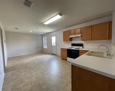 2801 Mockingbird Street - Photo Thumbnail 9