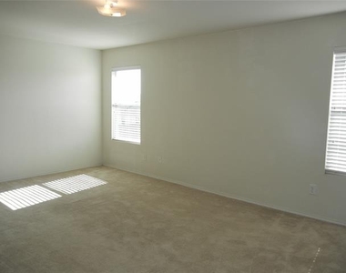 2801 Mockingbird Street - Photo Thumbnail 14