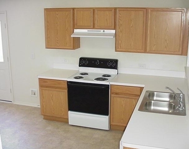 2801 Mockingbird Street - Photo Thumbnail 7