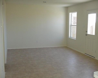 2801 Mockingbird Street - Photo Thumbnail 22