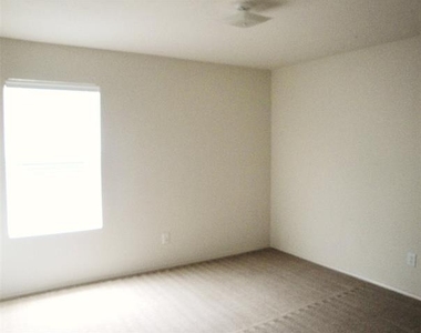2801 Mockingbird Street - Photo Thumbnail 12