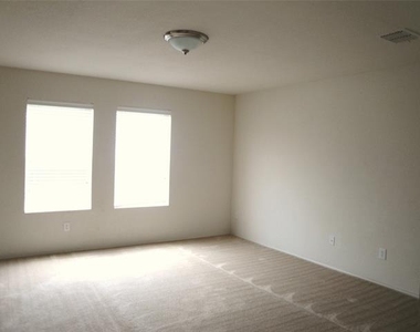 2801 Mockingbird Street - Photo Thumbnail 15