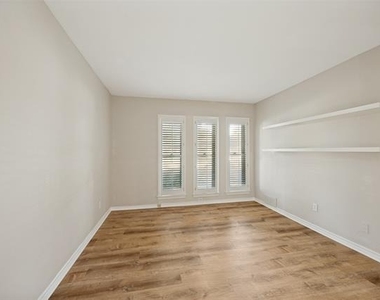10404 Boedeker Street - Photo Thumbnail 8