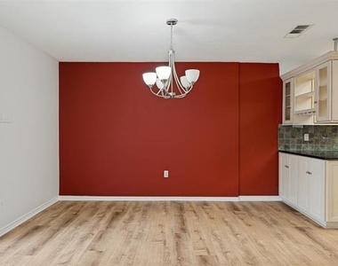10404 Boedeker Street - Photo Thumbnail 5