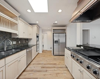 10404 Boedeker Street - Photo Thumbnail 3