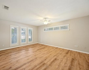 10404 Boedeker Street - Photo Thumbnail 6
