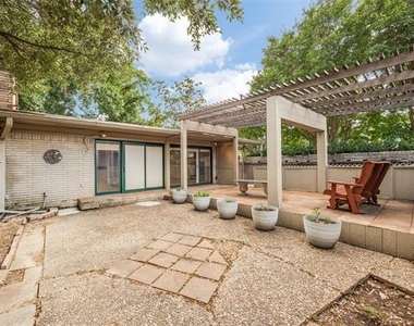 10404 Boedeker Street - Photo Thumbnail 11
