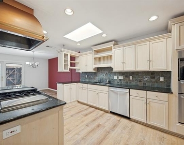 10404 Boedeker Street - Photo Thumbnail 2