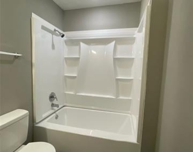 216 E Division Street - Photo Thumbnail 13