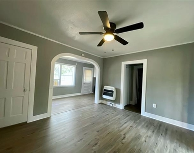216 E Division Street - Photo Thumbnail 2