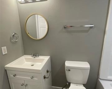 216 E Division Street - Photo Thumbnail 14